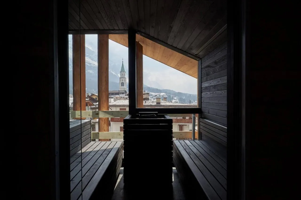 Hotel De Len Cortina dʼAmpezzo 4*,