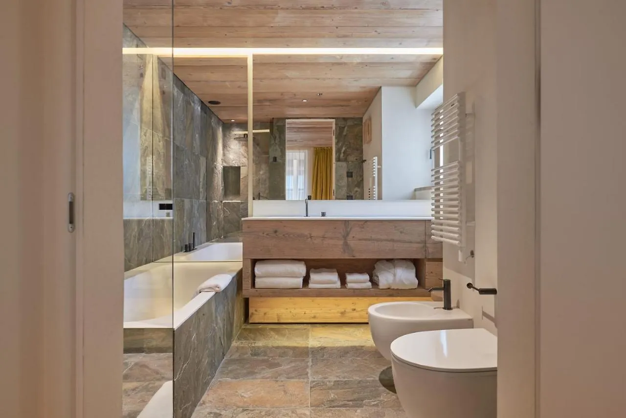 Hotel De Len Cortina dʼAmpezzo 4*,